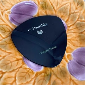 Dr. Hauschka Compact Powder
